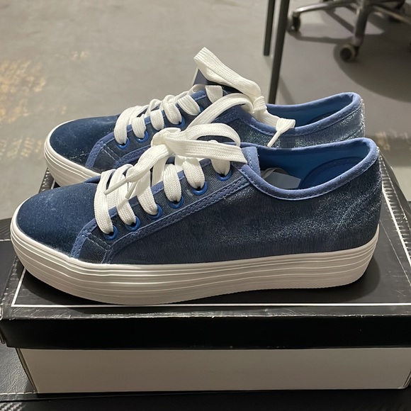 Women shoes - Picture 2 of 4